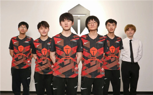 都牵动着球 都牵动着球